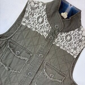 BKE by Cruz  Quilted Lace Vest Olive Green Women's‎  Small Snap Front Pockets